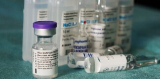 Vaccini anti-COVID e Pfizer-gate: la verità sugli studi di Nature e BMJ